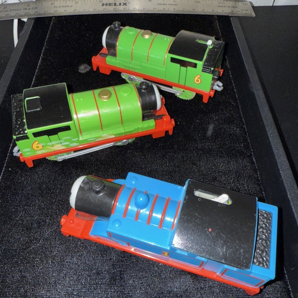 Thomas The Train #1 & #6 Green Blue Motorized Trains 2 Of #6. 1 #6 Lights 3894